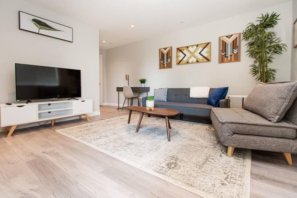 Beautiful & Cozy 1 Bedroom 1 Bath In The Westshore Victoria Ngoại thất bức ảnh